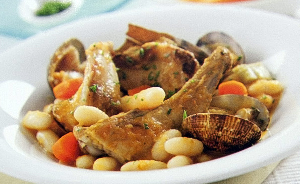 Alubias con conejo y almejas