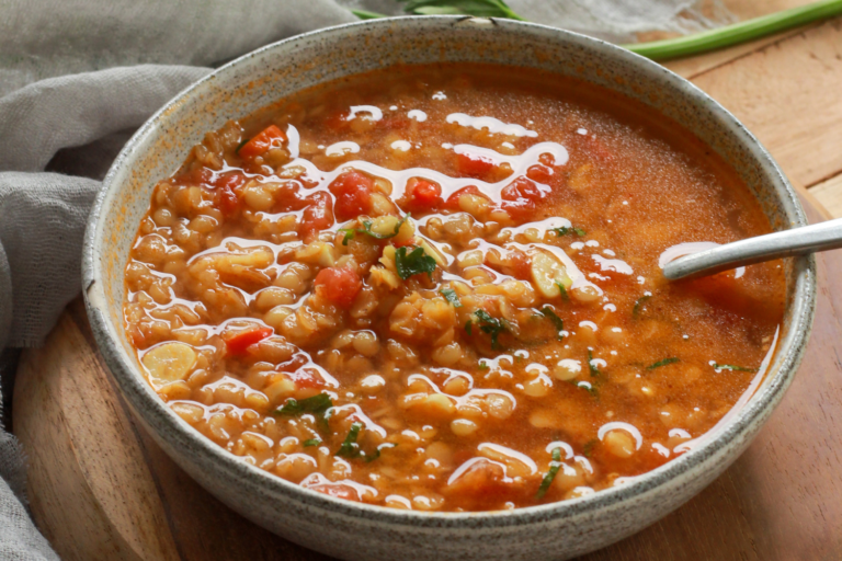 Sopa picante de lentejas y tomate