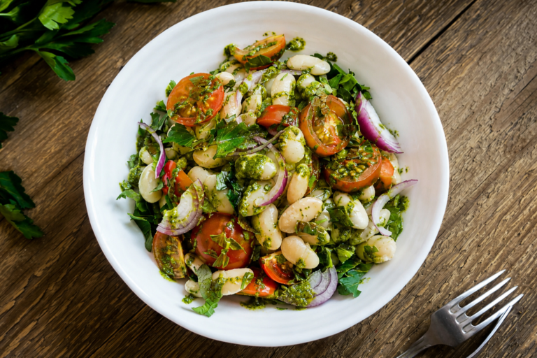 Ensalada de judías blancas con pesto